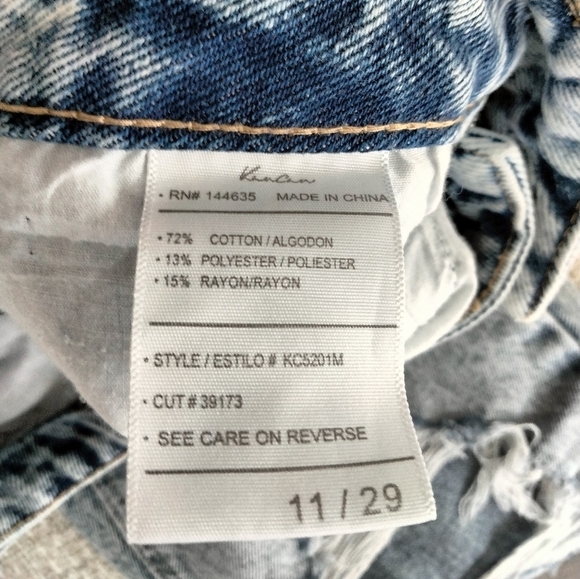 KanCan Amy High rise Fray Mom Fit Jeans - Picture 6 of 6